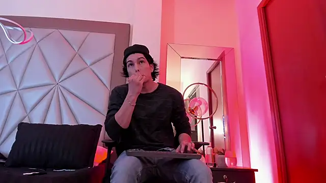 Karimferrer online show from 12.06.24