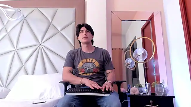 Karimferrer online show from 12.13.24