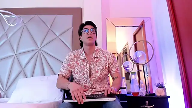 Karimferrer online show from 12.20.24