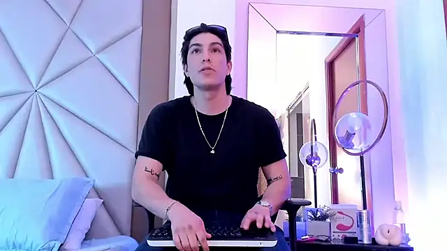 Karimferrer online show from 12.27.24