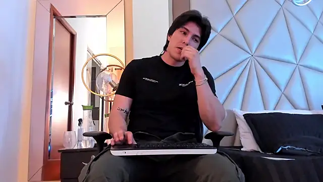 Karimferrer online show from 01.29.25