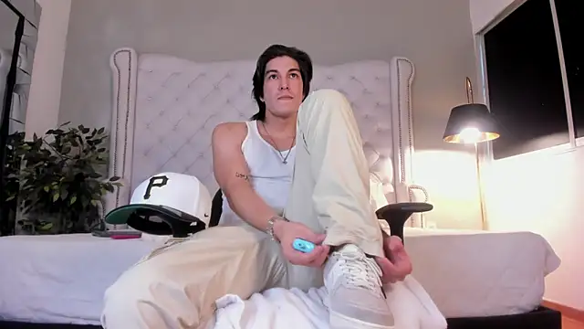 Karimferrer online show from 10.30.25