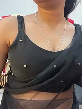 Snapshot of Spicy_sari_girl chatting on 12.13.24 Spicy sari girl online show from 12.13.24