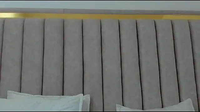 FreyaMoller online show from 12.04.25