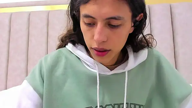 FreyaMoller online show from 03.12.26