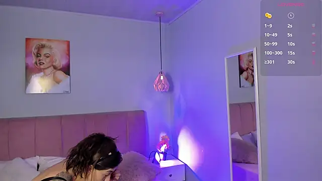 sophie alice  online show from 09.19.25