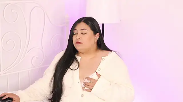 Snapshot of Adia_ chatting on 01.04.25 Adia online show from 01.04.25