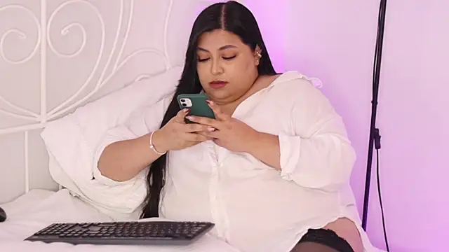 Snapshot of Adia_ chatting on 01.15.25 Adia online show from 01.15.25