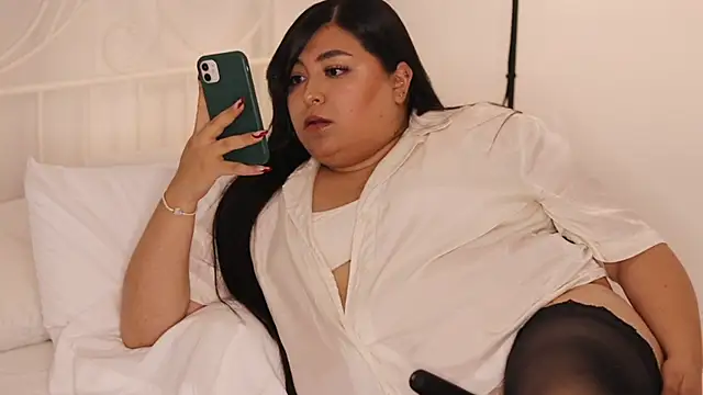 Snapshot of Adia_ chatting on 01.18.25 Adia online show from 01.18.25