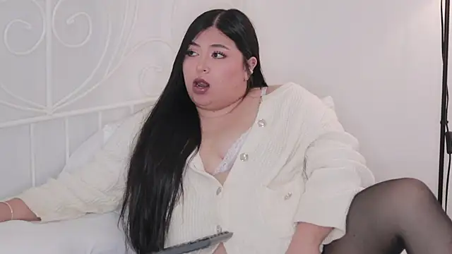 Snapshot of Adia_ chatting on 02.01.25 Adia online show from 02.01.25