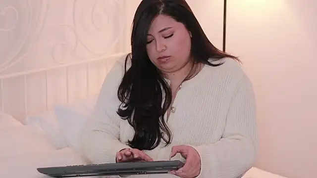 Snapshot of Adia_ chatting on 02.13.25 Adia online show from 02.13.25