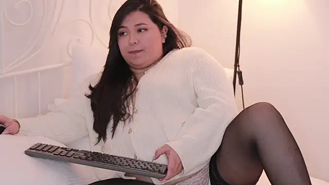 Snapshot of Adia_ chatting on 02.14.25 Adia online show from 02.14.25