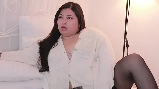 Snapshot of Adia_ chatting on 02.17.25 Adia online show from 02.17.25