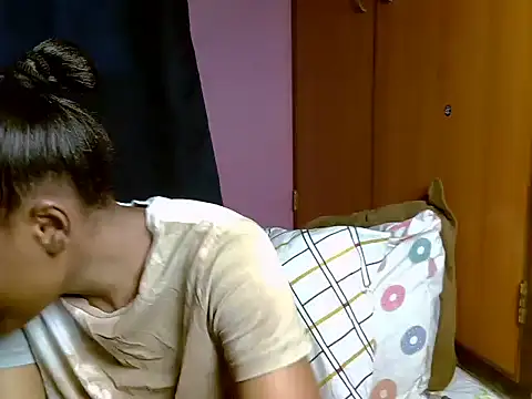 Snapshot of Queen_petite_ chatting on 07.19.26 Queen petite online show from 07.19.26