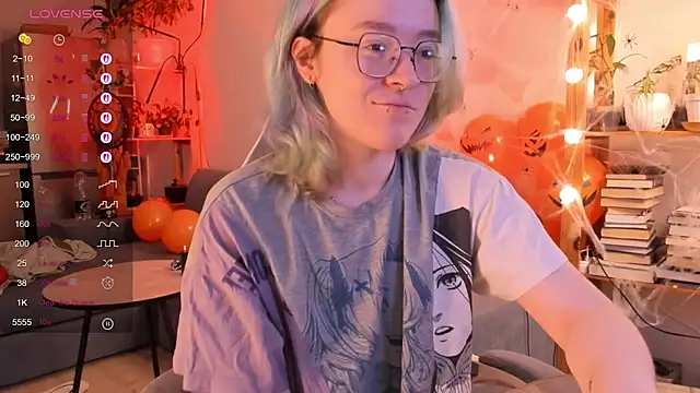 Snapshot of alisahug chatting on 10.23.25 alisahug online show from 10.23.25