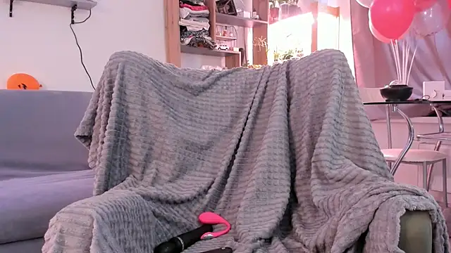 Snapshot of alisahug chatting on 12.03.25 alisahug online show from 12.03.25