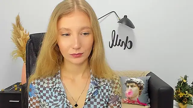 LolaWilsons online show from 01.07.25