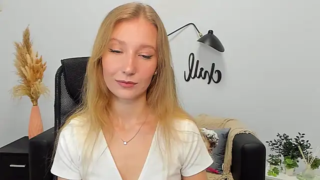 LolaWilsons online show from 02.19.25