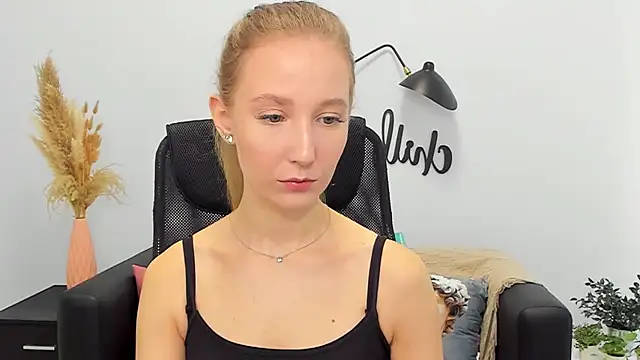 LolaWilsons online show from 03.13.25