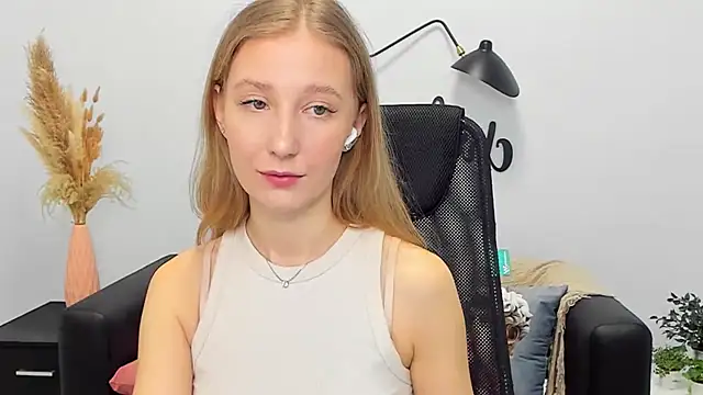 LolaWilsons online show from 03.18.25