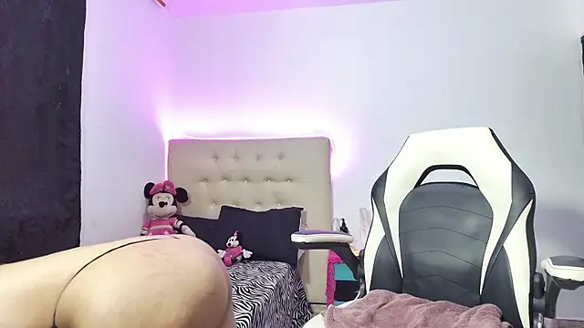 Snapshot of Isis_brown7 chatting on 02.21.25 Isis brown7 online show from 02.21.25