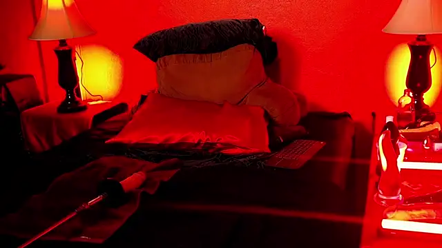 Snapshot of JenniferCD chatting on 11.22.25 JenniferCD online show from 11.22.25