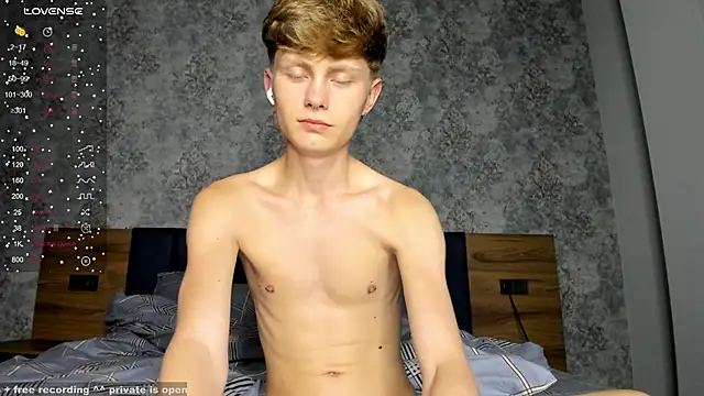 Snapshot of christian_di0r chatting on 03.17.25 christian di0r online show from 03.17.25