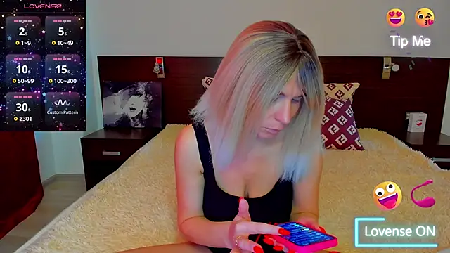 Snapshot of Hanna_Becrett17 chatting on 03.04.25 Hanna Becrett17 online show from 03.04.25