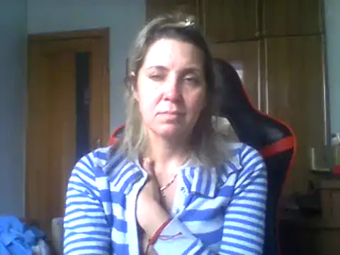 Snapshot of IrinaB1 chatting on 01.16.25 IrinaB1 online show from 01.16.25