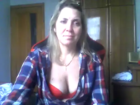 Snapshot of IrinaB1 chatting on 01.17.25 IrinaB1 online show from 01.17.25