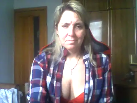 Snapshot of IrinaB1 chatting on 01.18.25 IrinaB1 online show from 01.18.25