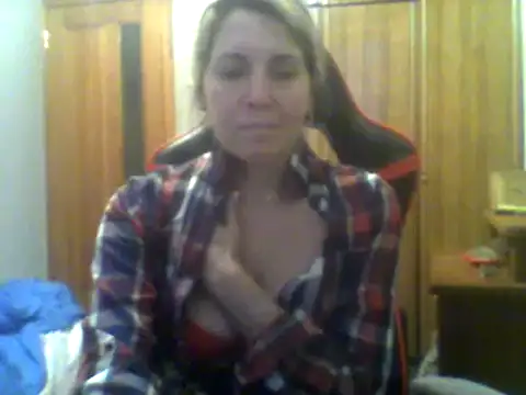 Snapshot of IrinaB1 chatting on 01.18.25 IrinaB1 online show from 01.18.25