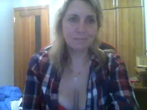 Snapshot of IrinaB1 chatting on 01.18.25 IrinaB1 online show from 01.18.25