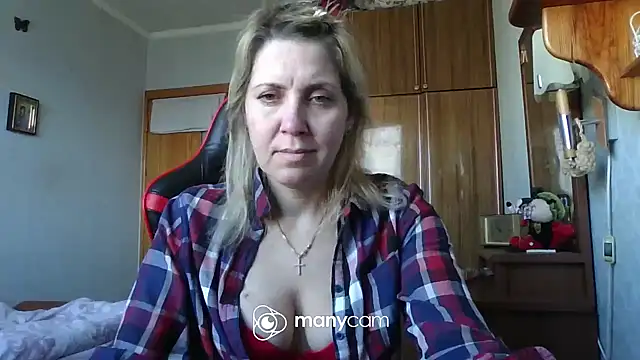Snapshot of IrinaB1 chatting on 01.20.25 IrinaB1 online show from 01.20.25