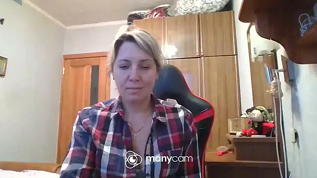 Snapshot of IrinaB1 chatting on 01.26.25 IrinaB1 online show from 01.26.25
