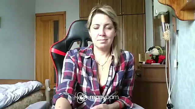 Snapshot of IrinaB1 chatting on 01.29.25 IrinaB1 online show from 01.29.25