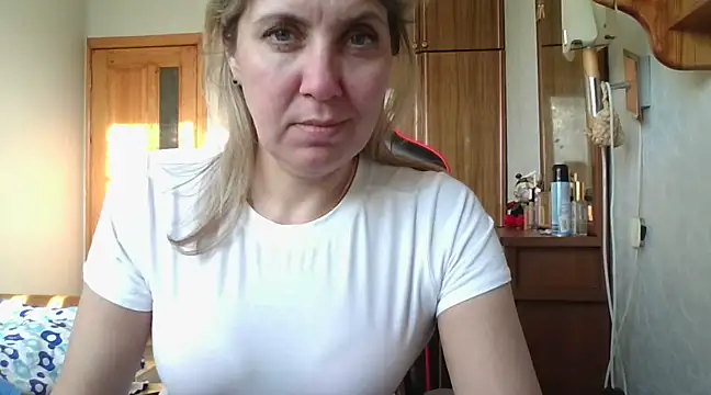 Snapshot of IrinaB1 chatting on 02.19.25 IrinaB1 online show from 02.19.25