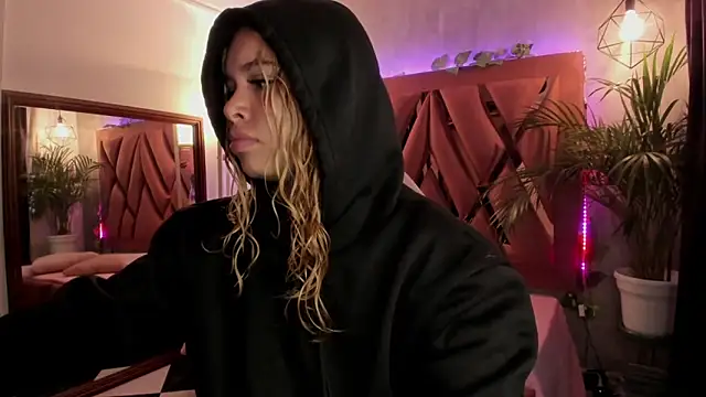 Haelycute online show from 02.11.25