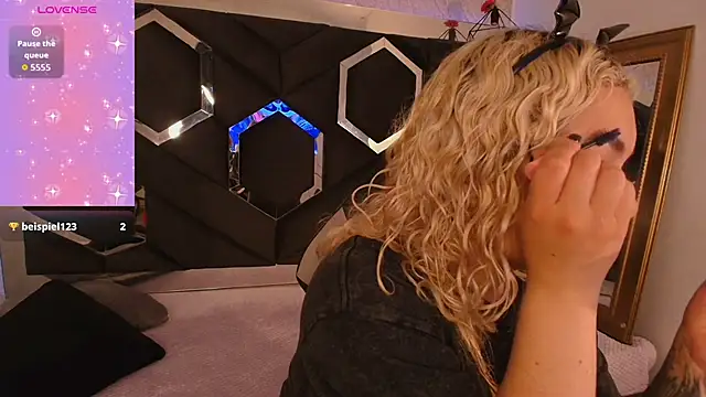 Haelycute online show from 11.02.25