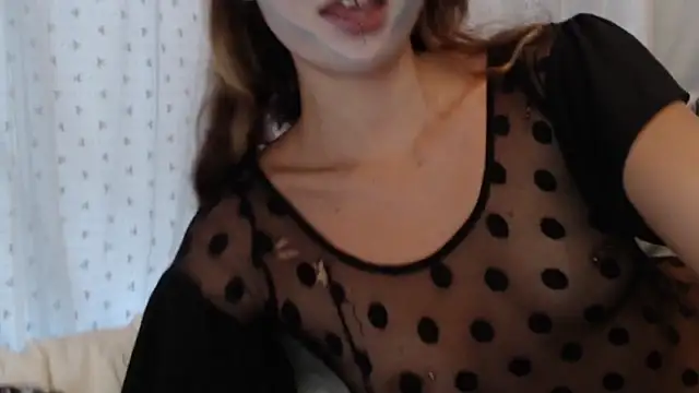 Snapshot of fern4ever chatting on 10.30.25 fern4ever online show from 10.30.25