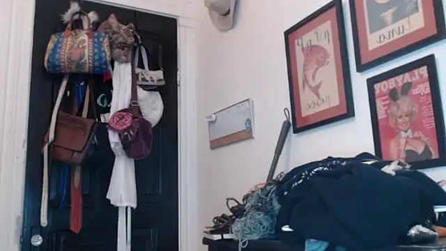 Snapshot of fern4ever chatting on 11.19.25 fern4ever online show from 11.19.25