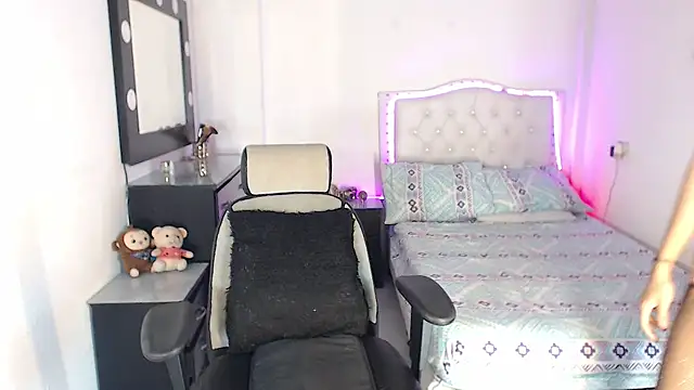 Snapshot of Alexia_Dolly chatting on 12.02.24 Alexia Dolly online show from 12.02.24