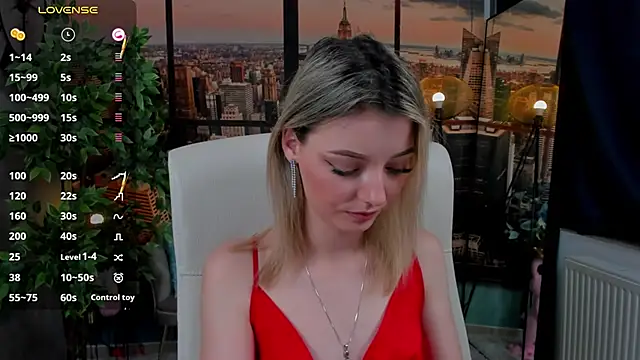 Snapshot of pretty_little_thing chatting on 12.06.24 pretty little thing online show from 12.06.24