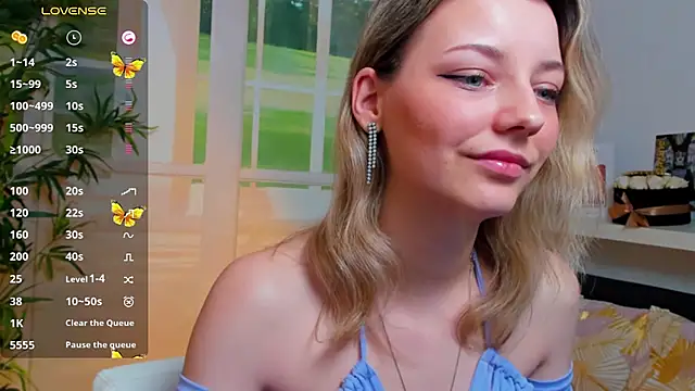 Snapshot of pretty_little_thing chatting on 01.31.25 pretty little thing online show from 01.31.25