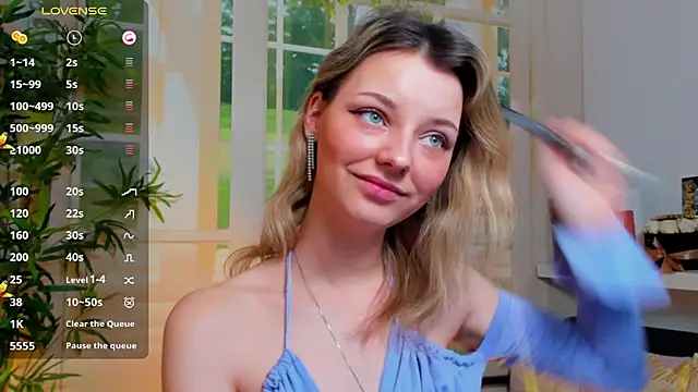 Snapshot of pretty_little_thing chatting on 01.31.25 pretty little thing online show from 01.31.25