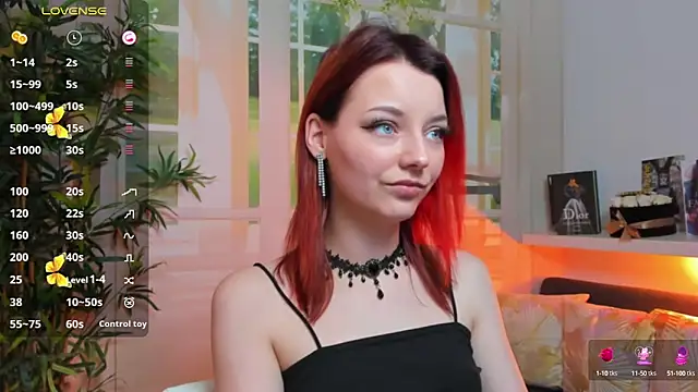 Snapshot of pretty_little_thing chatting on 02.12.25 pretty little thing online show from 02.12.25