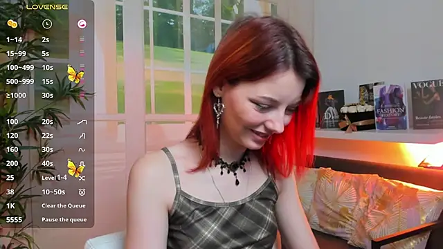 Snapshot of pretty_little_thing chatting on 02.15.25 pretty little thing online show from 02.15.25