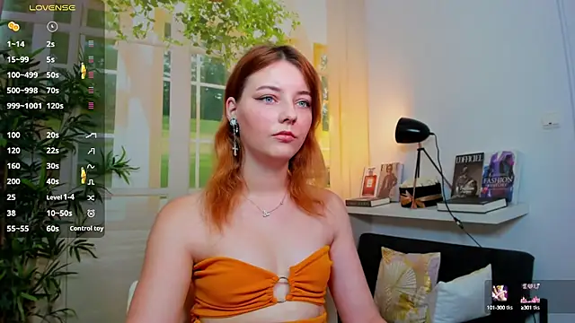 Snapshot of pretty_little_thing chatting on 09.13.25 pretty little thing online show from 09.13.25