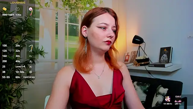 Snapshot of pretty_little_thing chatting on 10.13.25 pretty little thing online show from 10.13.25