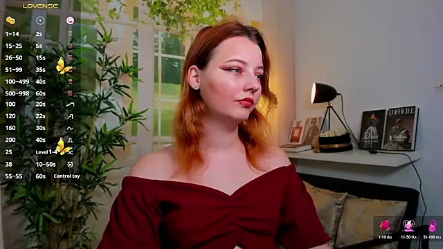 Snapshot of pretty_little_thing chatting on 11.15.25 pretty little thing online show from 11.15.25